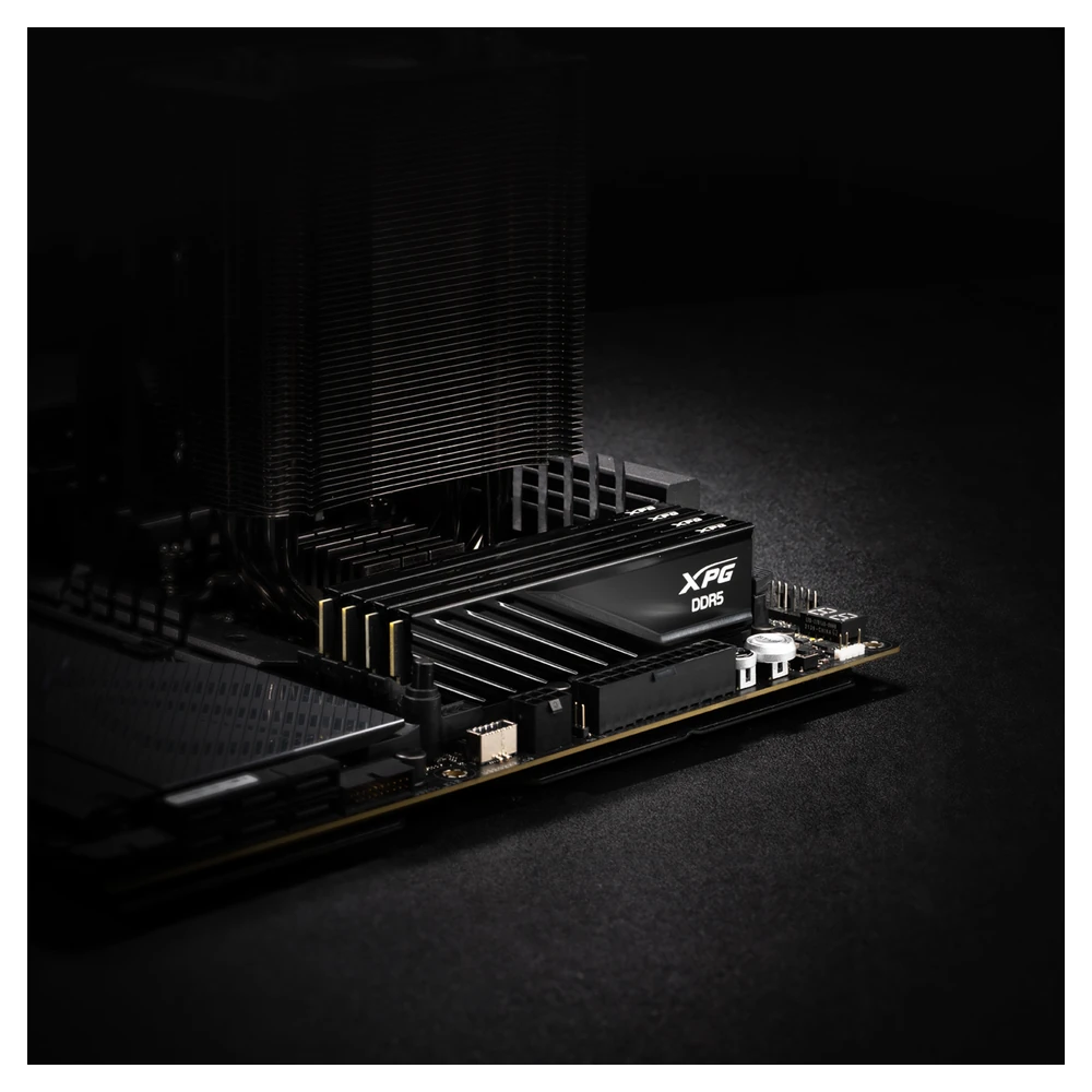 Memoria RAM Adata XPG Lacer Blade - DDR5 - 8GB - 5600MHz - UDIMM - Blanco - Para PC - AX5U5600C468G-SLABWH